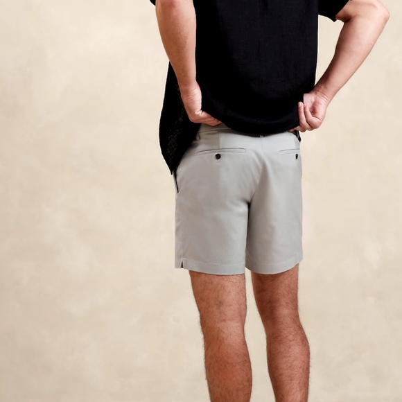 Banana Republic Core Temp Shorts. Light Gray color. 30" waist, 7" inseam - Picture 2 of 7